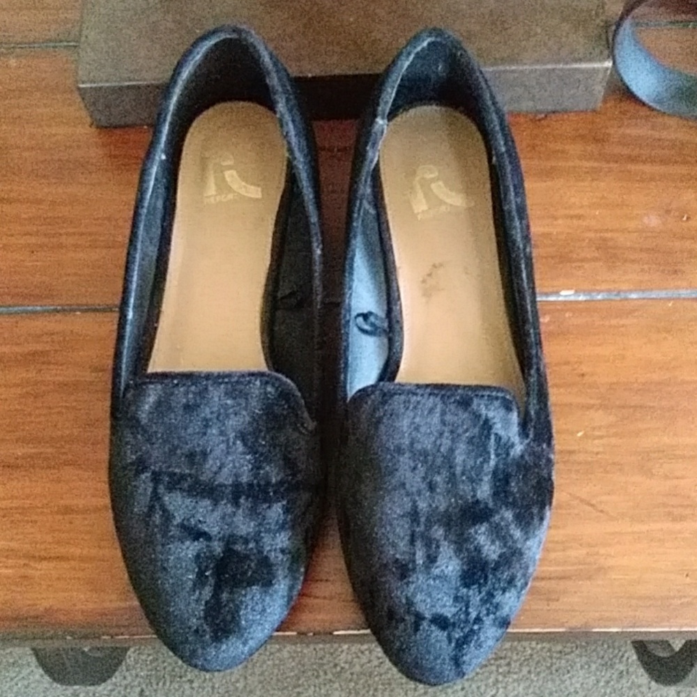 Report shoes.